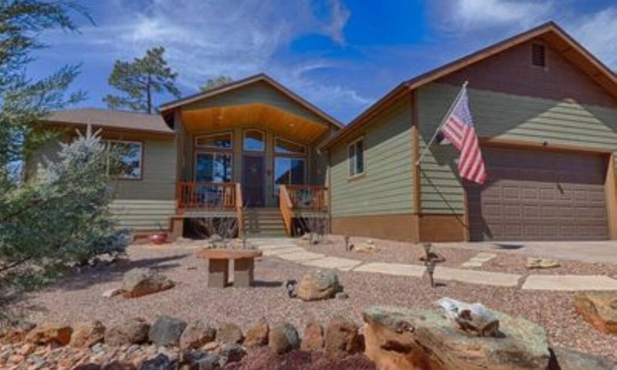 Show Low Cabin | Pine Tree View Mountain Escape!