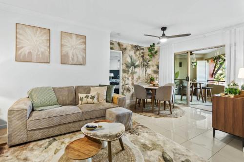 Westcourt Apartment | Pineapple Palms - Resort 9 Pools & Gym