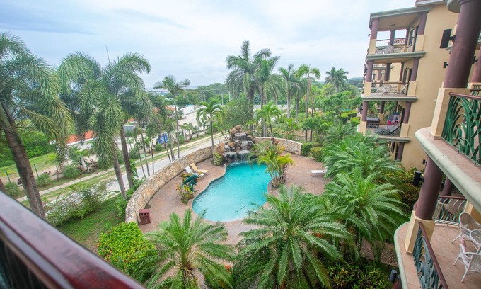 French Harbour Condo | Pineapple Villa 531- fantastic mid island home