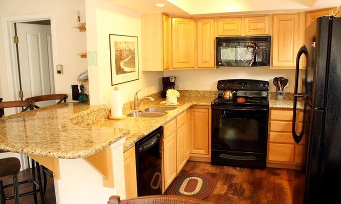 Warrior's Mark House | Pinecreek #I - 3 BR - Private Hot Tub - Close to Town - Shuttle to Slopes