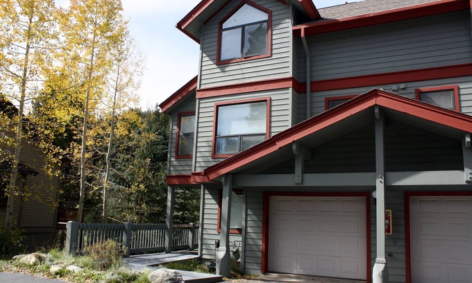 Warrior's Mark House | Pinecreek #I - 4 BR: Close to Town- Shuttle to Slopes- Pool & Hot Tub Access