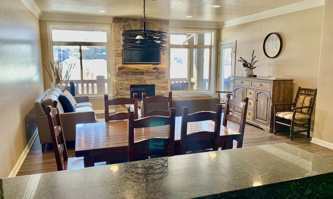 Ogden Condo | Pineview Lakeside l Snowbasin l Jacuzzi I Pool I Powder Mountain I Ogden Valley