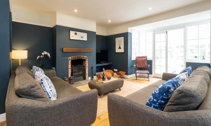 Aldeburgh House | Pinewood - Aldeburgh Coastal Cottages