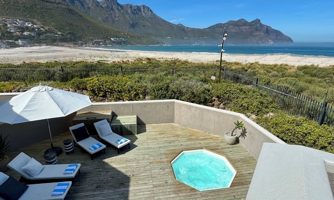 Hout Bay House | Pingu Beachhouse with Jacuzzi, 1st row, direct beach access, best location