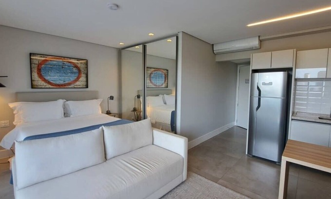 Jardim Paulistano Apartment | Pinheiros Silver I Modern Studio in Faria Lima