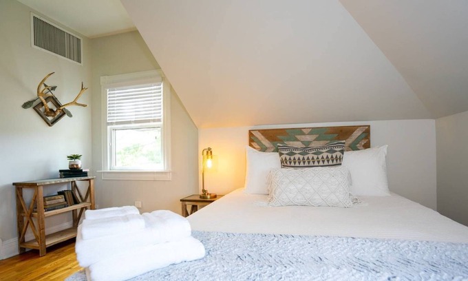 Five Points Apartment | Pinky's Palace Summar