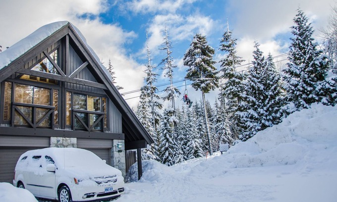 Upper Village Condo | Pinnacle Ridge 38 – Ski in Ski out, Wood Fireplace