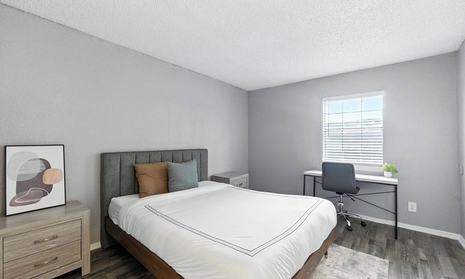 South Arlington Apartment | Pioneer Creek 410C I Comfy 2 Bed 1.5 Bath
