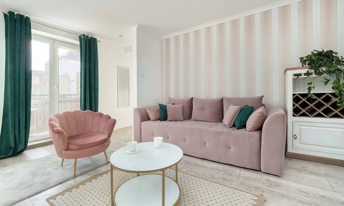 Srodmiescie Apartment | Piotrkowska 92 | Stylish Apartment | Desk