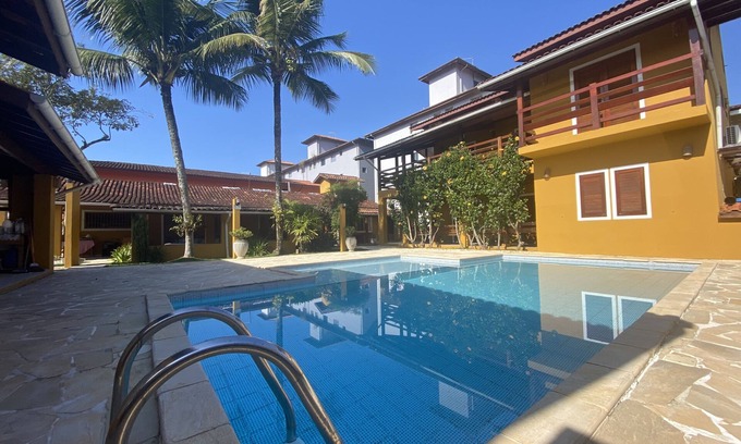 Praia Grande House | Piscina e Ar Condicionado a 100 mts da Praia Grande - Ubatuba/sp