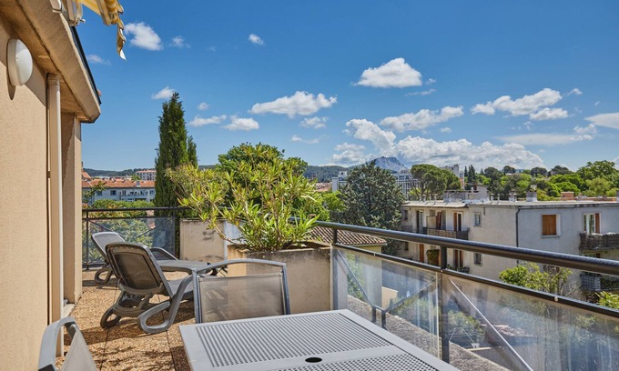 Couronne Urbaine Condo | Piscine et soleil à deux pas du Cours Mirabeau