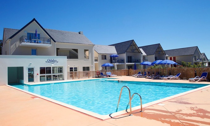 Baden Condo | Piscine Extérieure Chauffée | Appart accueillant