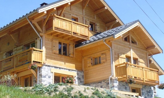 La Toussuire Ski Chalet | Piscine Privée | Beau Chalet Privé