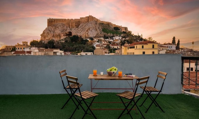 Plaka Apartment | Plaka Apartment With Terrace View