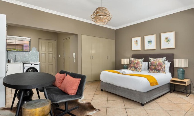Sea Point Apartment | Planet Africa 18