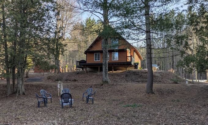 Beulah Cabin | Platte Haven: Summer Bliss: Kayak, Fish & Relax by the River!