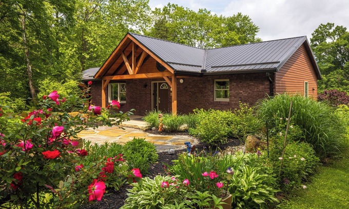 Logan Cabin | Play set-Panoramic Lake View-Hot Tub-Covered Decks-Game Room-Kayaks-Canoes-Bikes