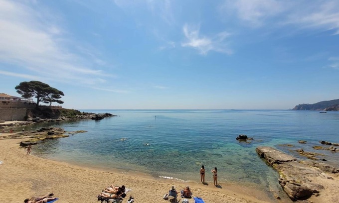 Calella de Palafrugell Apartment | PLAYA CANADELL MAR P seafront apartment with terrace