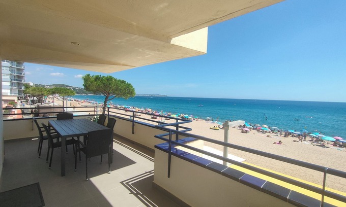 Platja d'Aro Apartment | Playa d'Aro,2 bedrooms, 2 bathrooms, sea view, air conditioning, large terrace, free wifi, private parking