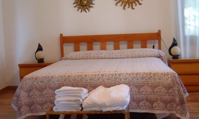 Tamarit Apartment | Playa la Mora, sea view, quiet, close to the beach, private garden & pool, dogs welcome