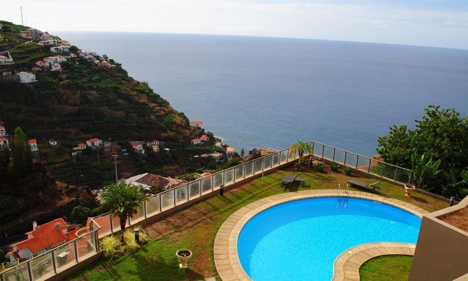 Estrela da Calheta Apartment | Plaza Bay - Apartment With Swimming Pool & Stunning Sea views
