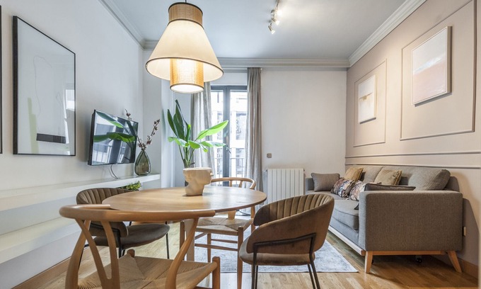 Chueca Apartment | Plaza de Cibeles II-Cozy Apartment in Madrid City Center