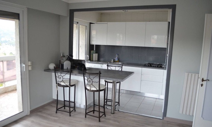 Riou - Petit Juas - Av de Grasse Apartment | Pleasant apartment with open view near Cannes