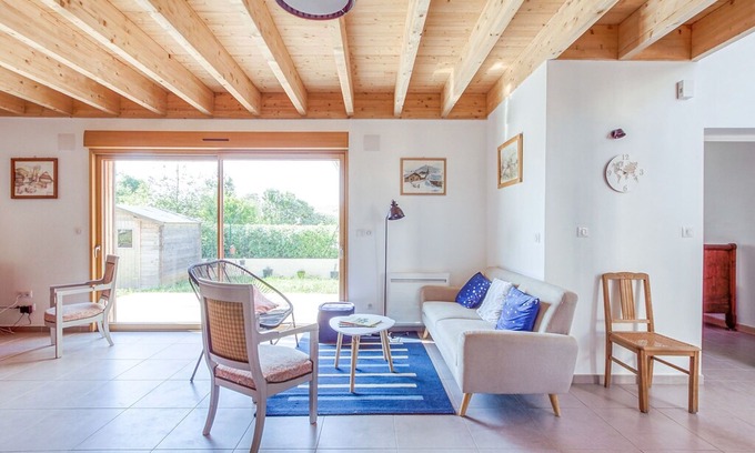 Challerange Cottage | Pleasant Cottage in Challerange