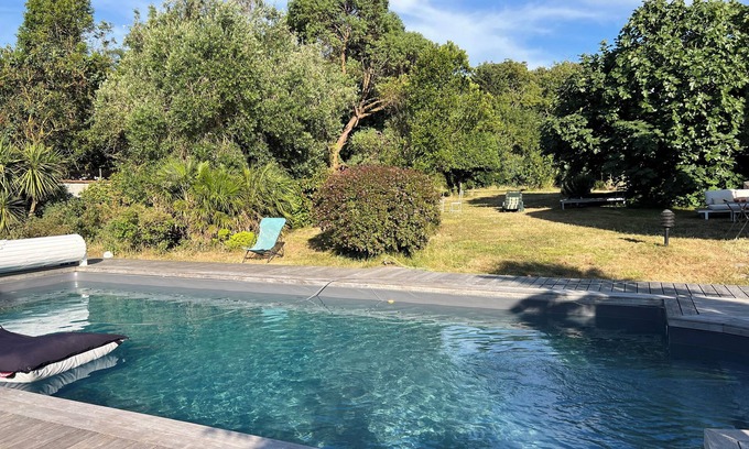 La Rochelle Villa | Pleasant family home in La Rochelle with heated pool and large garden