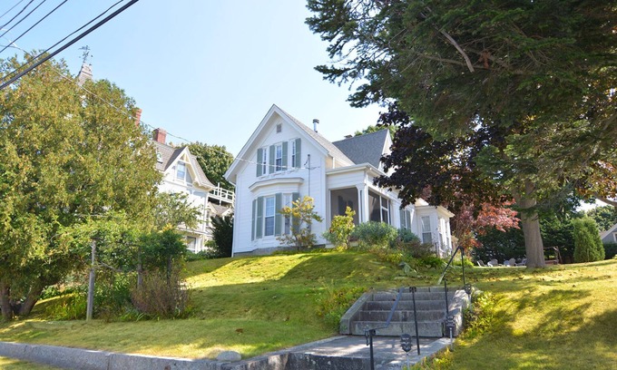Rockport House | Pleasant House in Rockport: Rock 'n' Roll Vibes