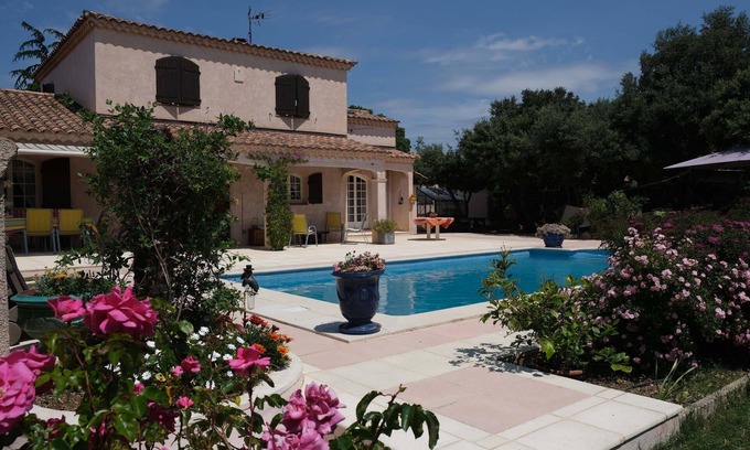 Aureille House | pleasant villa located in aureille, close to the center by foot, in the alpilles park, sleeps 6.