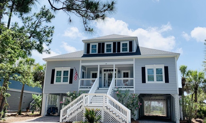 Oceanmarsh Subdivision House | Plenty of room for the whole family on Harbor Island!