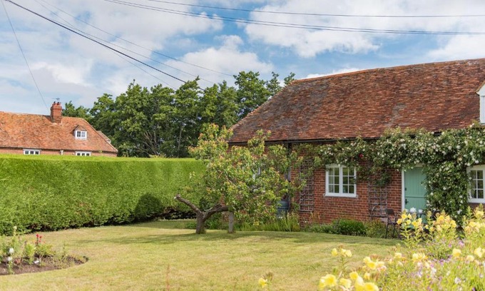 Dargate House | Plum Pudding Cottage by Bloom Stays
