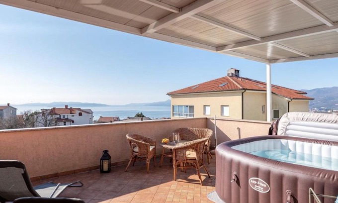 Bezjaki Apartment | Plush Apartment in Rijeka with Hot Tub and near the Sea