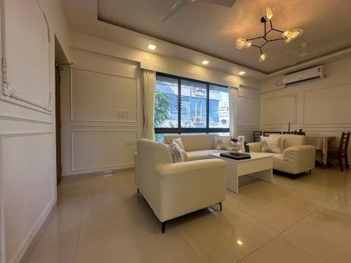 Bandra West Apartment | Plush Bandra West - Opulent 3BHK Apartment and Study