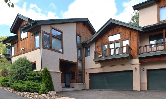 Vail House | Plush Vail Home on Free Town Shuttle Route, 7 Min to Mtn! Walk to Shops, Dining