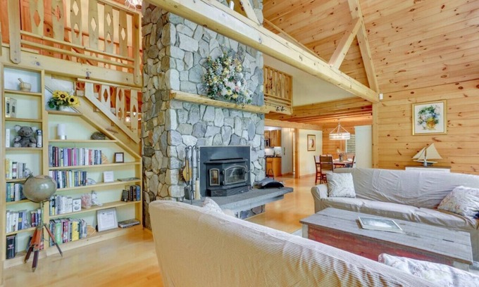 Damascus House | Pocono Dog-Friendly Home on Delaware River with Large Hot Tub!