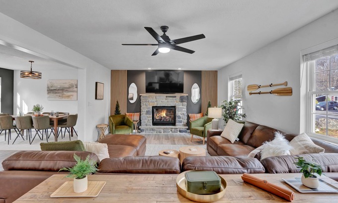 Tobyhanna House | Poconos Luxury Retreat - Hot-Tub, Billiards, Game Room, Fire-Pit, Private!