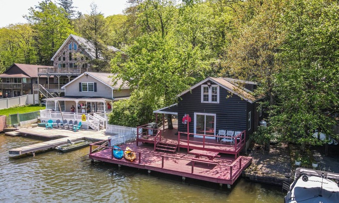 Lake Harmony Cottage | Poconos Waterfront Haven