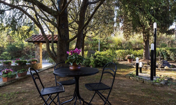 San Quirico d'Orcia House | Podere La Rosa, apartment in open countryside but 5 minutes walk from the center.