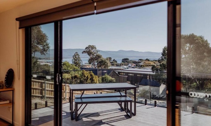 Bicheno House | Pods on Fraser