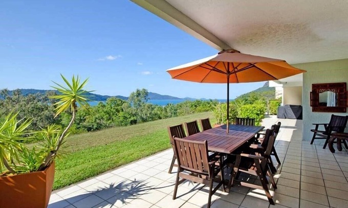 Hamilton Island Apartment | Poinciana Lodge 004, Beautiful Apartment on Hamilton Island