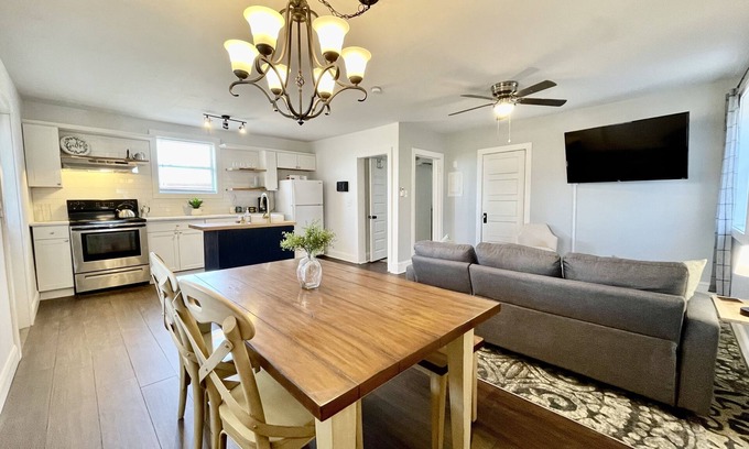 New Bern House | Point on Pollock - Brewery Row - Brim of Downtown
