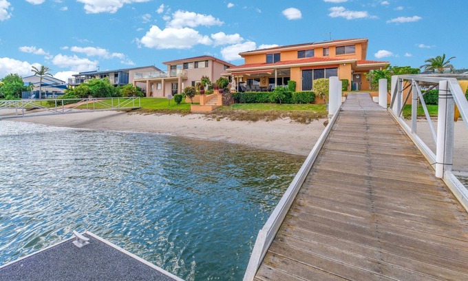Yamba House | Point Paradiso | Glorious waterfront
