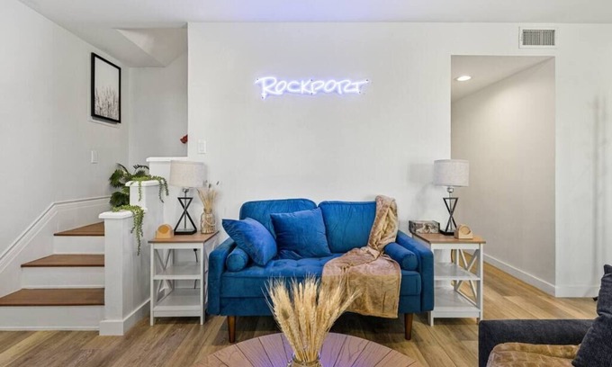 Rockport House | Poker table+Water Front+BBQ+Arcade+Hammock+Ping Pong+Pancakes+Coffee