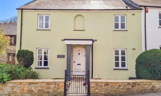 Charlestown Cottage | POLDARK COTTAGE, family friendly, with open fire in Charlestown