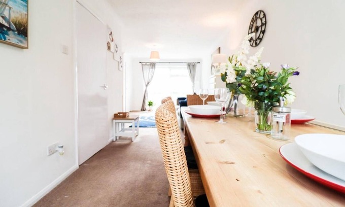 Cray Valley East Apartment | Polperro House - Stylish & Chic 2bed Hse