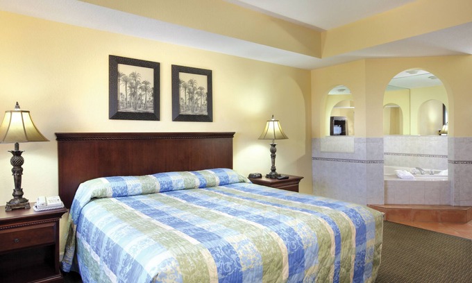 Pompano Beach Resort | Pompano Beach, FL: Studio w/Resort Pool & Steps Away From Beach, Attractions!