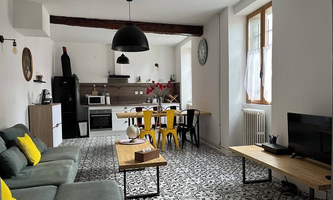 Carcassonne House | Pont Vieux house with parking space at the foot of the medieval city
