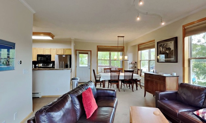 Wildernest House | Pooch-Approved 2BR w/snazzy ensuites; 30+ days, and live like a local!